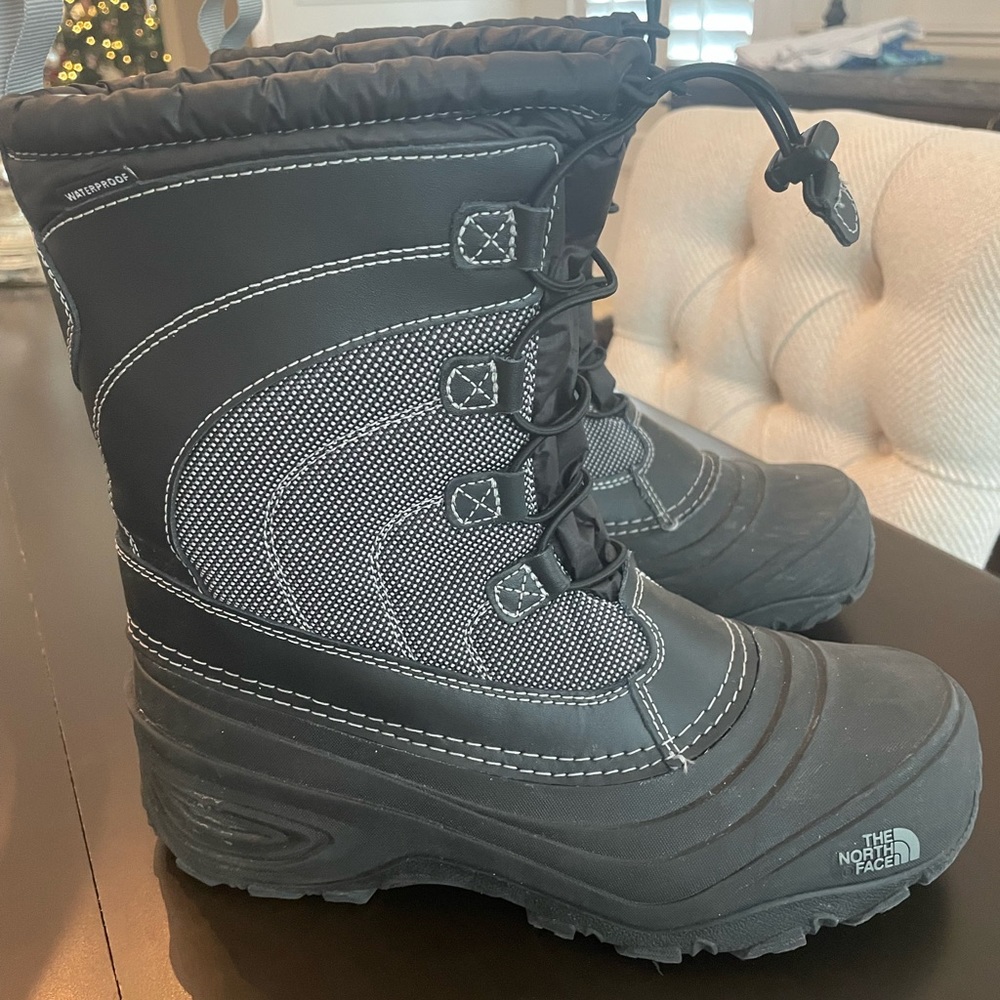 The North Face Kid’s Alpenglow snow boots